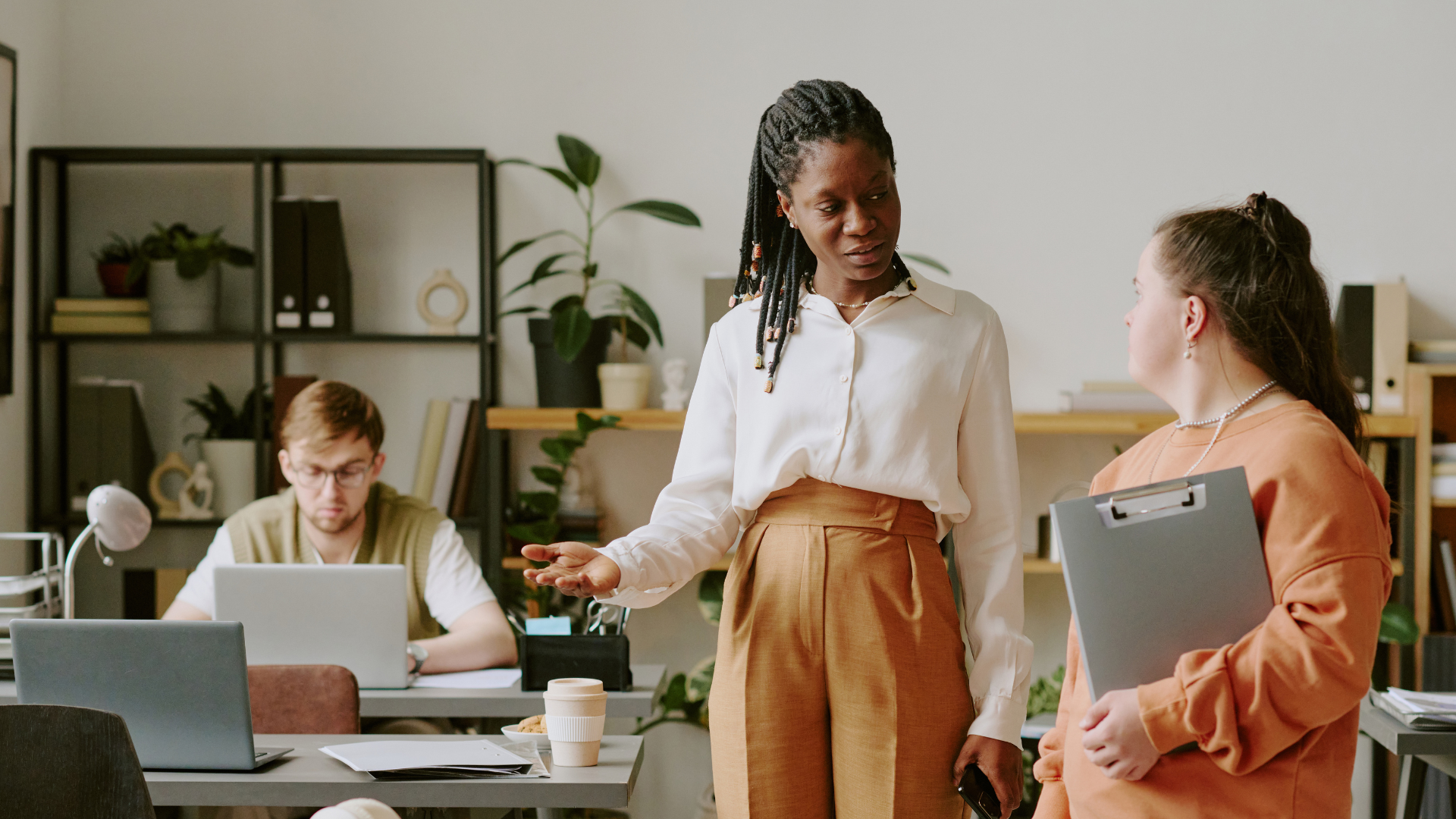 A person resolving conflict